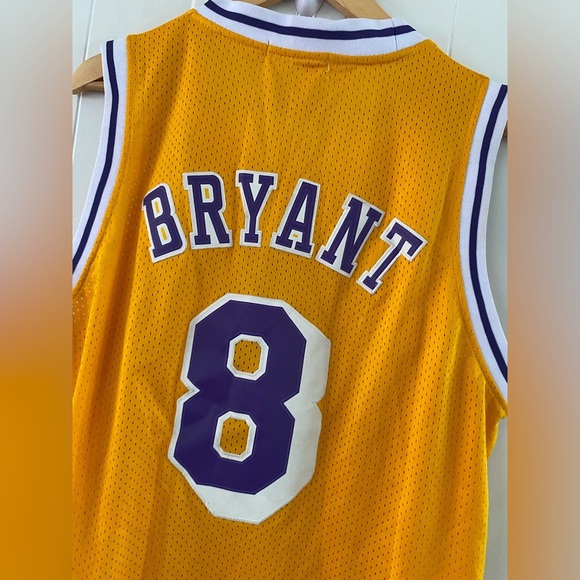 LA Lakers Kobe Bryant Mitchell Ness 1996-97 Jersey NBA Yellow Gold Home Memorial - Picture 4 of 11